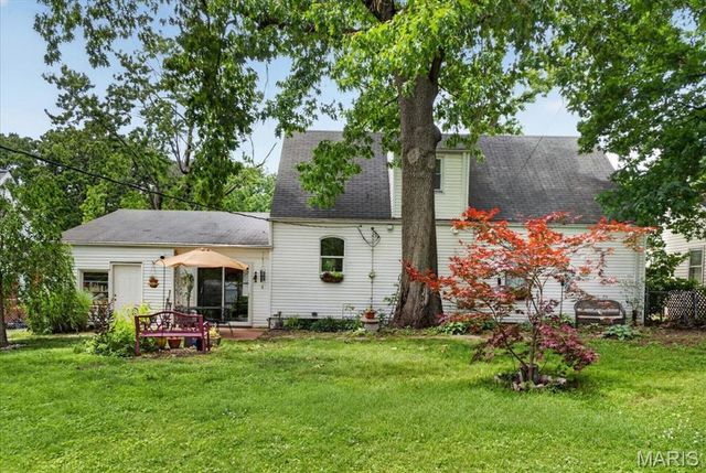 886 Woodbine Drive, St Louis, MO 63126