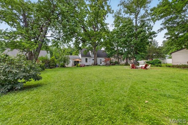 886 Woodbine Drive, St Louis, MO 63126