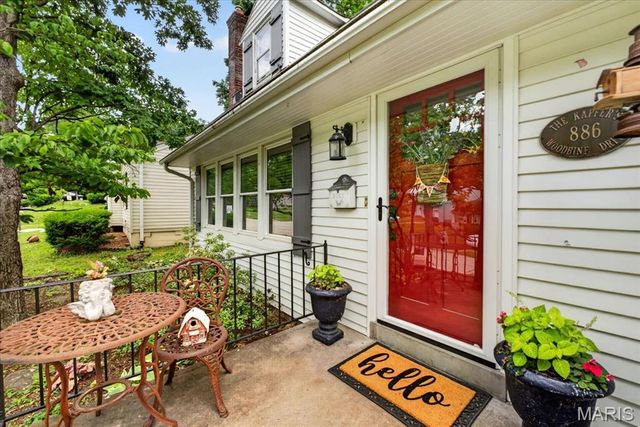886 Woodbine Drive, St Louis, MO 63126