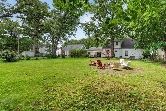 886 Woodbine Drive, St Louis, MO 63126