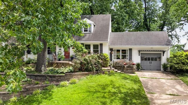 886 Woodbine Drive, St Louis, MO 63126