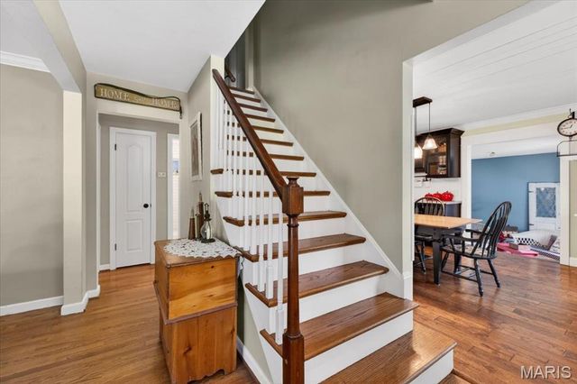 886 Woodbine Drive, St Louis, MO 63126