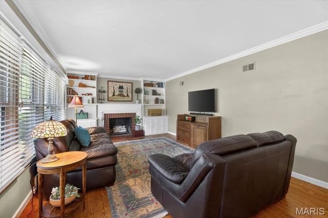 886 Woodbine Drive, St Louis, MO 63126