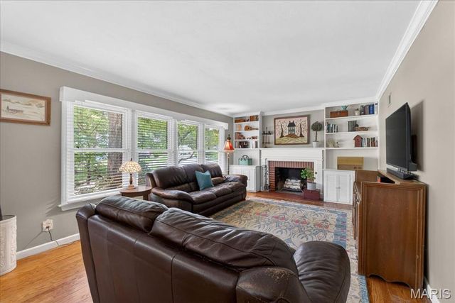 886 Woodbine Drive, St Louis, MO 63126