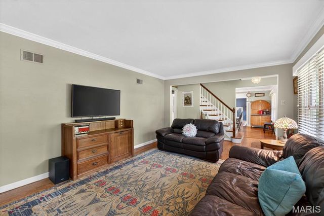 886 Woodbine Drive, St Louis, MO 63126