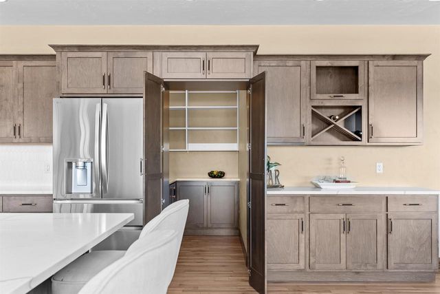 1308 MEADOW PARK DRIVE, Greenville, WI 54942