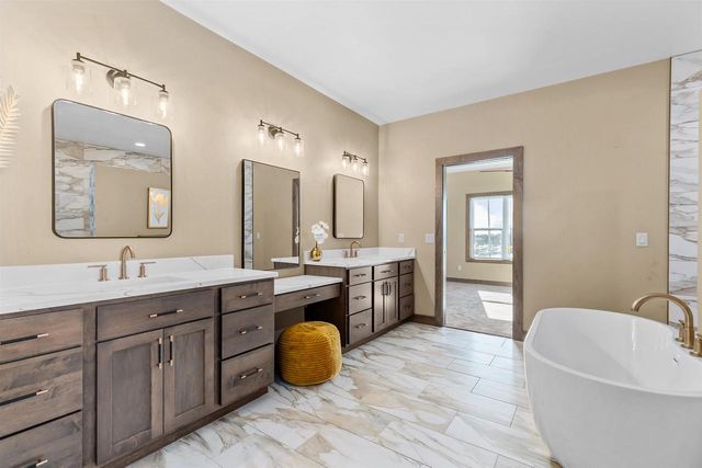 1308 MEADOW PARK DRIVE, Greenville, WI 54942