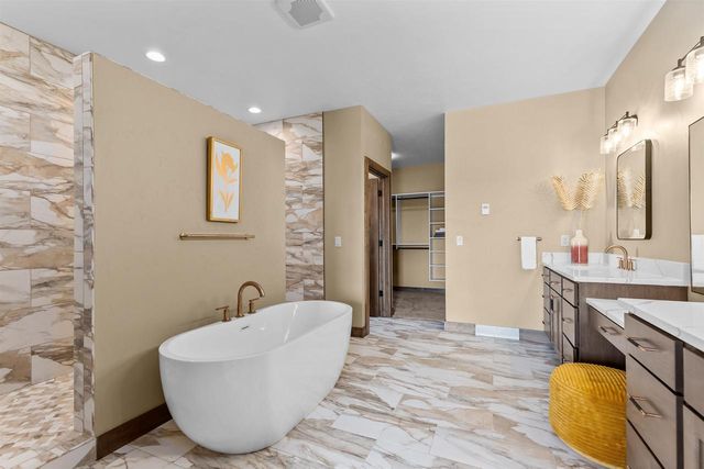 1308 MEADOW PARK DRIVE, Greenville, WI 54942