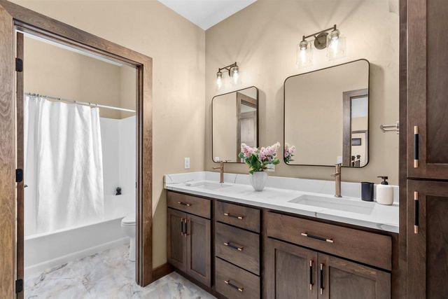 1308 MEADOW PARK DRIVE, Greenville, WI 54942