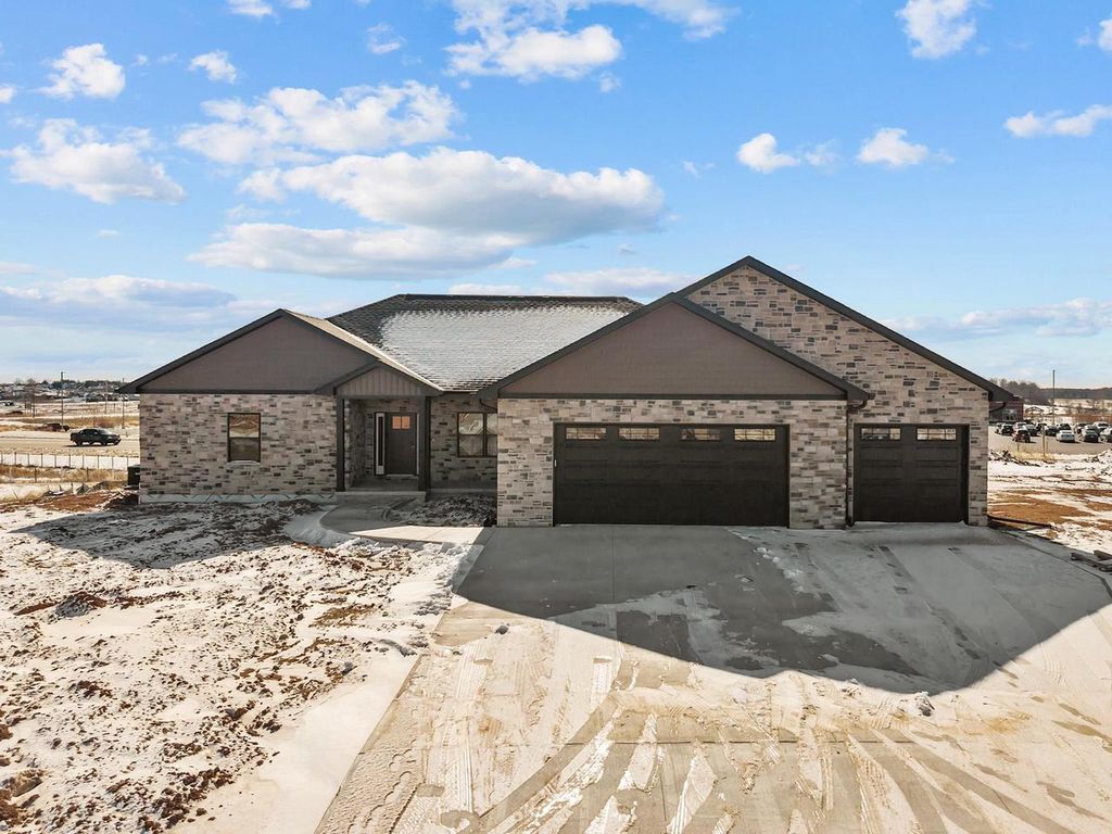 1308 MEADOW PARK DRIVE, Greenville, WI 54942