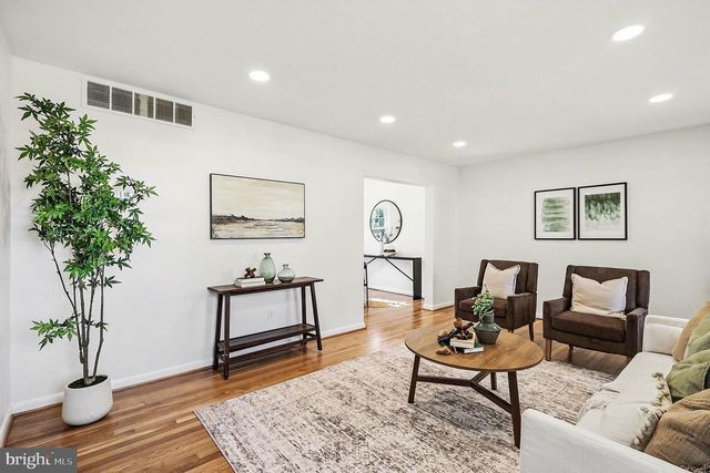 14921 BAUER DR, Rockville, MD 20853