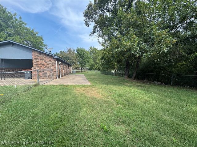 1204 N Davis Street, Lavaca, AR 72941