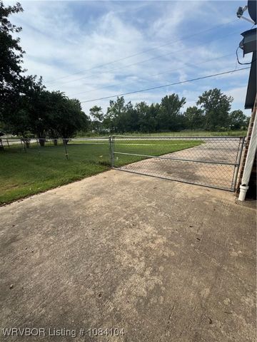 1204 N Davis Street, Lavaca, AR 72941