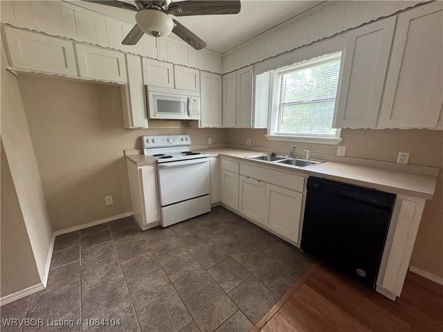 1204 N Davis Street, Lavaca, AR 72941