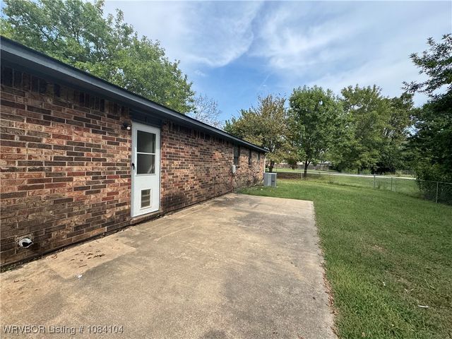 1204 N Davis Street, Lavaca, AR 72941