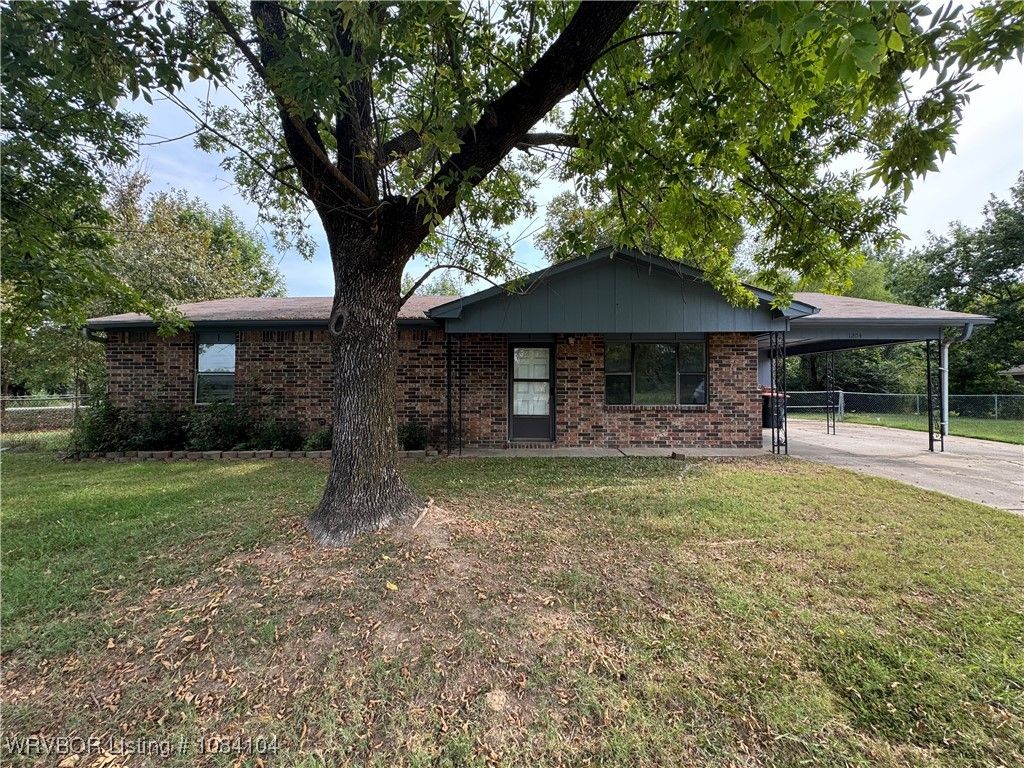 1204 N Davis Street, Lavaca, AR 72941