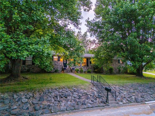 1104 Maria Drive, Harrison, AR 72601