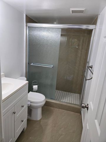 104 Paradise Harbour Boulevard 114, North Palm Beach, FL 33408
