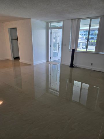 104 Paradise Harbour Boulevard 114, North Palm Beach, FL 33408