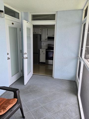 104 Paradise Harbour Boulevard 114, North Palm Beach, FL 33408