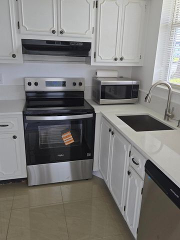 104 Paradise Harbour Boulevard 114, North Palm Beach, FL 33408