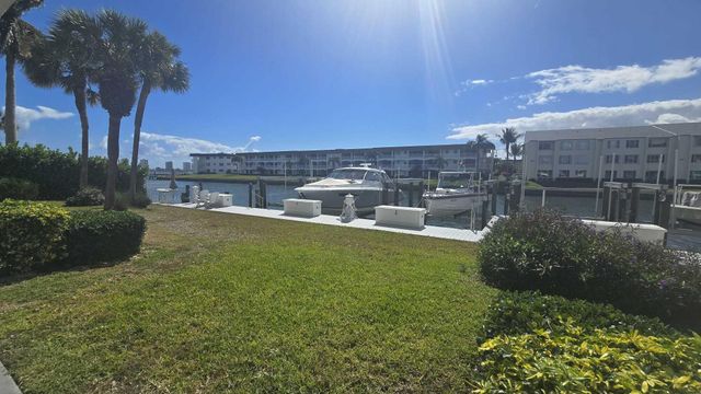104 Paradise Harbour Boulevard 114, North Palm Beach, FL 33408