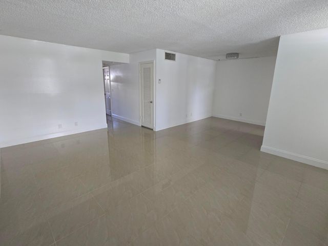 104 Paradise Harbour Boulevard 114, North Palm Beach, FL 33408