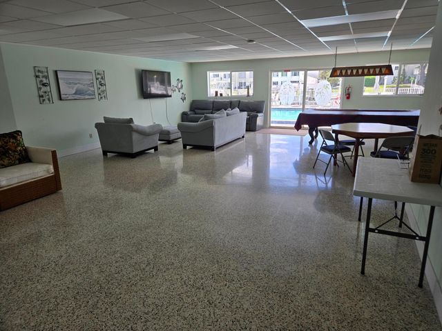 104 Paradise Harbour Boulevard 114, North Palm Beach, FL 33408