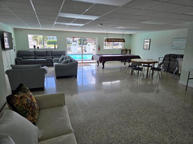 104 Paradise Harbour Boulevard 114, North Palm Beach, FL 33408