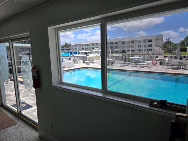 104 Paradise Harbour Boulevard 114, North Palm Beach, FL 33408