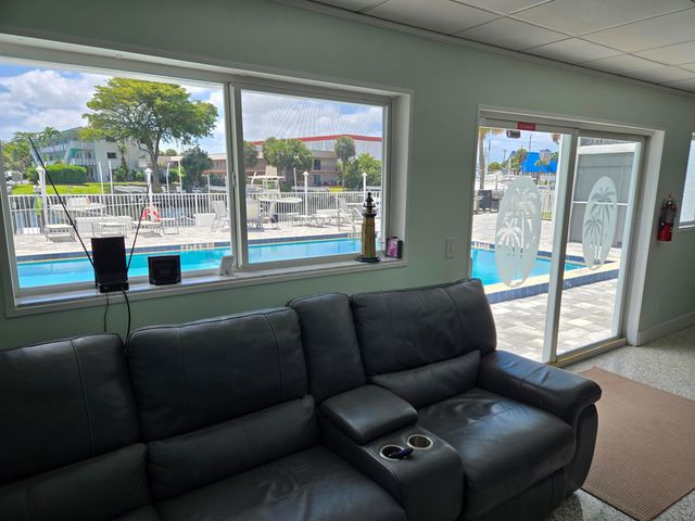 104 Paradise Harbour Boulevard 114, North Palm Beach, FL 33408
