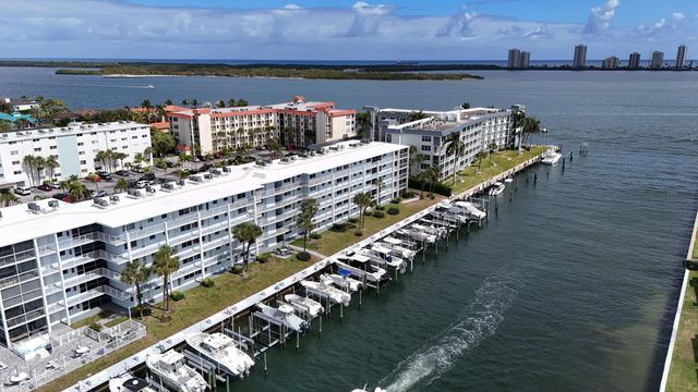 104 Paradise Harbour Boulevard 114, North Palm Beach, FL 33408