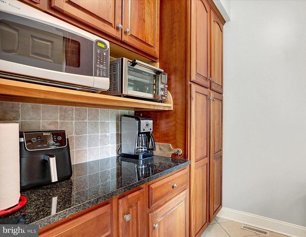 2204 E COVENTRY LN, Enola, PA 17025