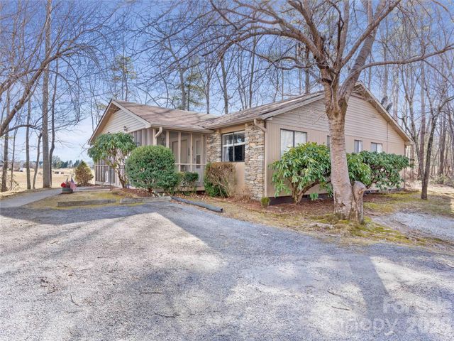 193 Freedom Road, Hendersonville, NC 28792