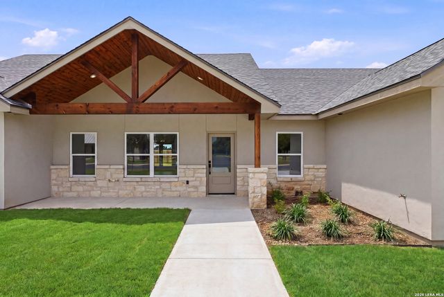 617 34th Street, Hondo, TX 78861