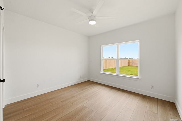 617 34th Street, Hondo, TX 78861