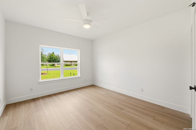 617 34th Street, Hondo, TX 78861