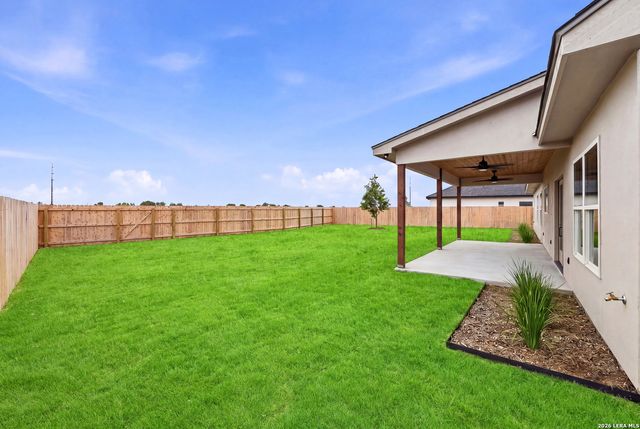 617 34th Street, Hondo, TX 78861