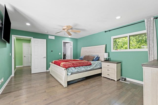 3290 S Johnson ROAD, New Berlin, WI 53146