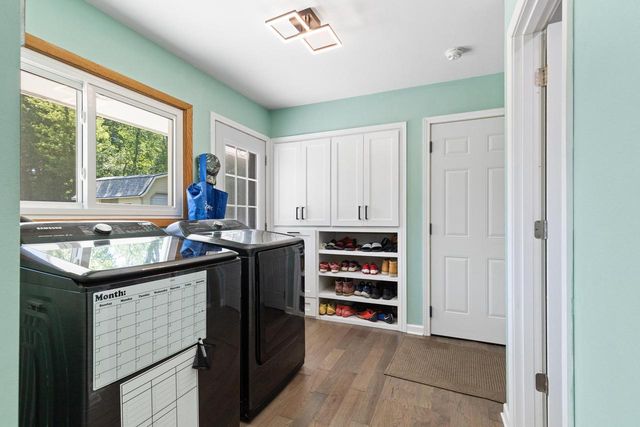 3290 S Johnson ROAD, New Berlin, WI 53146