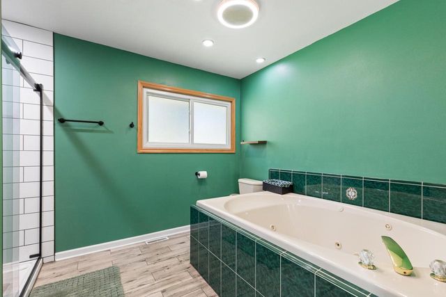 3290 S Johnson ROAD, New Berlin, WI 53146