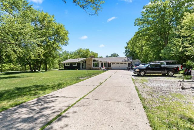3290 S Johnson ROAD, New Berlin, WI 53146