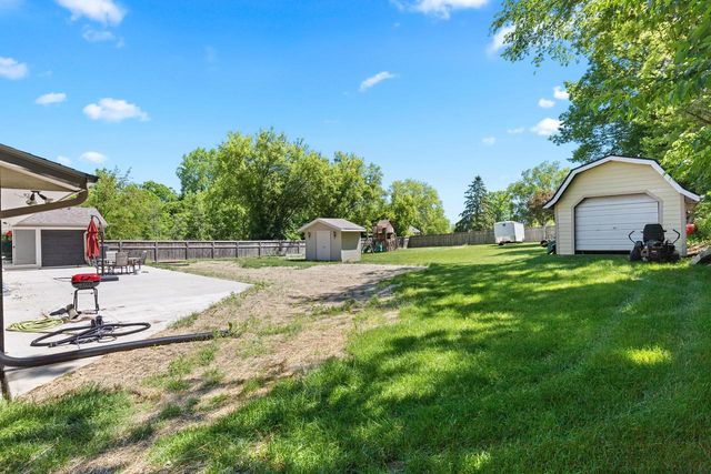 3290 S Johnson ROAD, New Berlin, WI 53146