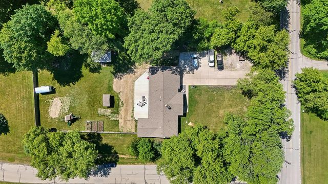 3290 S Johnson ROAD, New Berlin, WI 53146