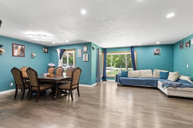 3290 S Johnson ROAD, New Berlin, WI 53146