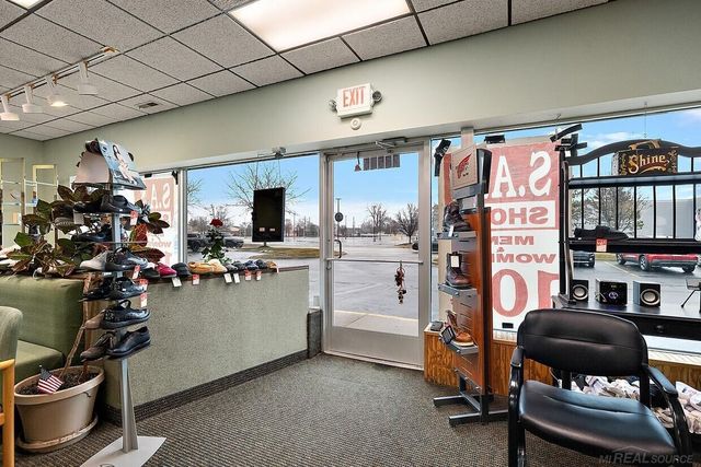23515 Nine Mack Drive, St Clair Shores, MI 48080