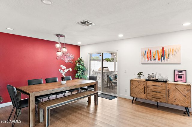 8602 E MITCHELL Drive, Scottsdale, AZ 85251
