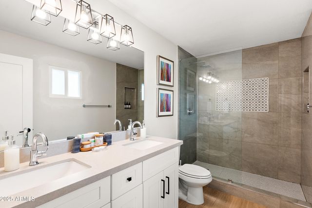 8602 E MITCHELL Drive, Scottsdale, AZ 85251