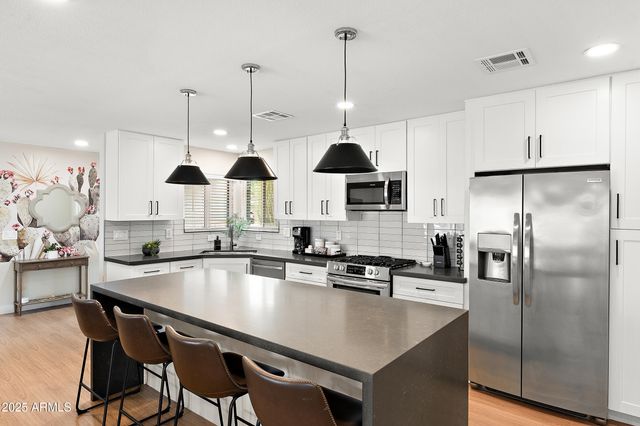 8602 E MITCHELL Drive, Scottsdale, AZ 85251