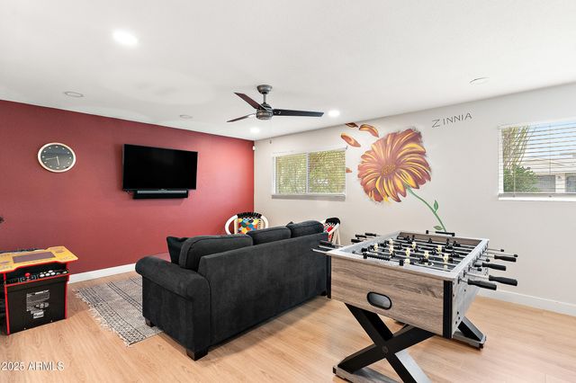 8602 E MITCHELL Drive, Scottsdale, AZ 85251